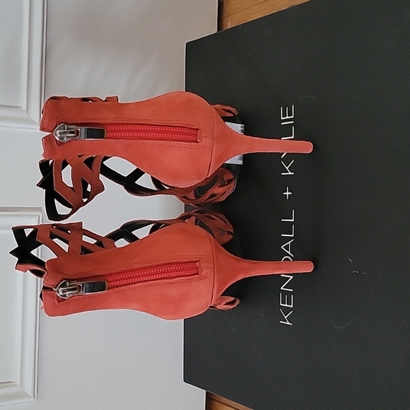 NEW Kendall and Kylie Elena3 Red Heels size 6.5 - Picture 3 of 4
